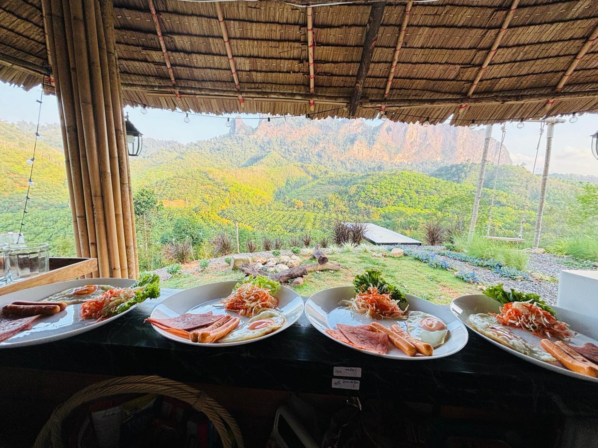 Camping Phutajoy Khaosok แคมป์ปิ้งภูตาจ้อยเขาศก Ban Thung Lang Tham Esterno foto